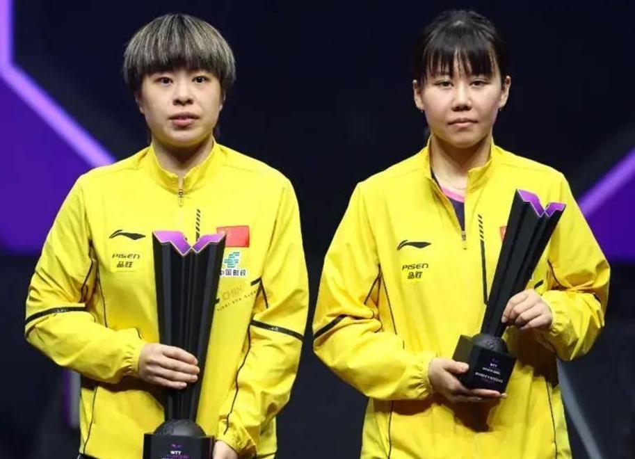 包含摔跤淘汰赛焦点战：皖南麒麟队鏖战燕赵旋风队，新星闪耀。重拾自信的夜晚的词条