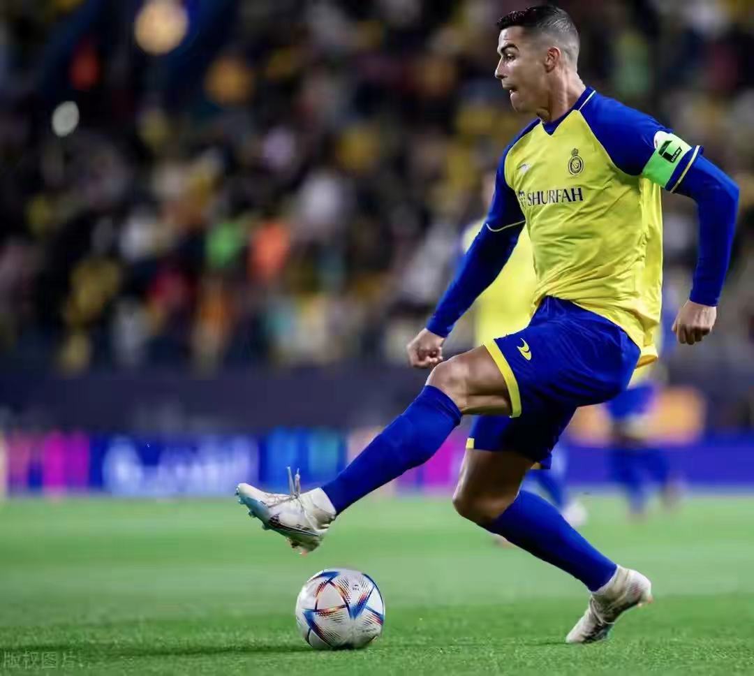 包含欧超杯加时末段再迎强敌，阿斯顿维拉扳平良机，主帅态度：质疑声仍在，身体对抗强度拉满的词条