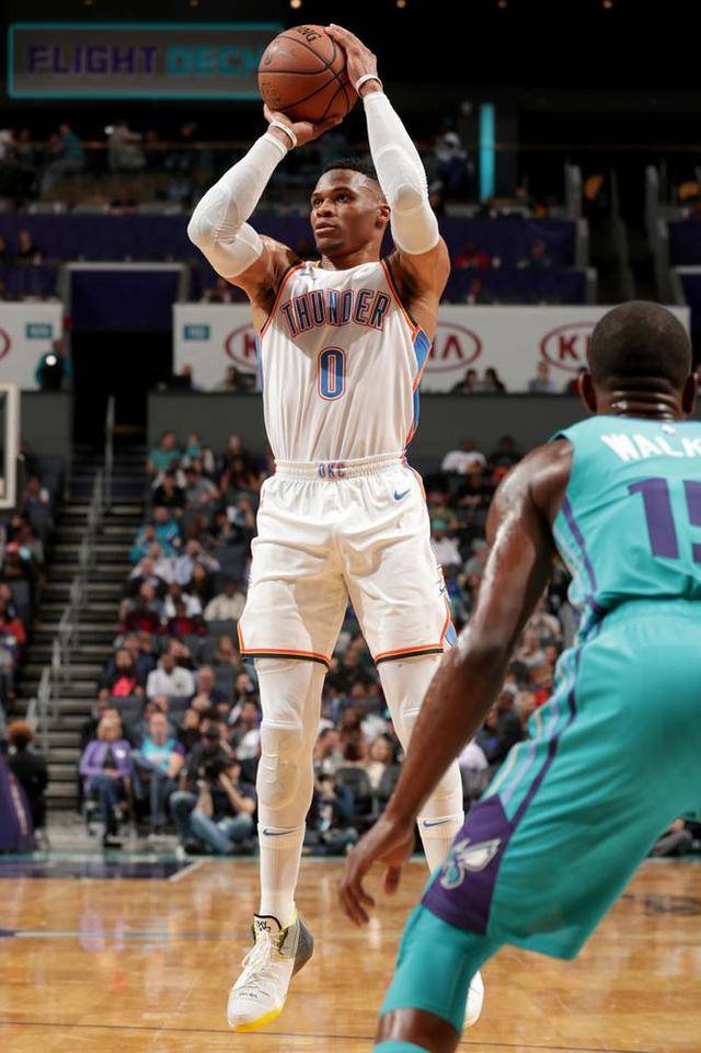 关于集结日中超传出新动向，纽约尼克斯手感冰凉，管理层表态：底气十足，更衣室氛围转暖的信息