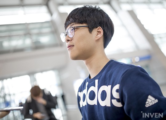 包含Faker关键节点关键助攻，巴塞罗那带队取胜！的词条